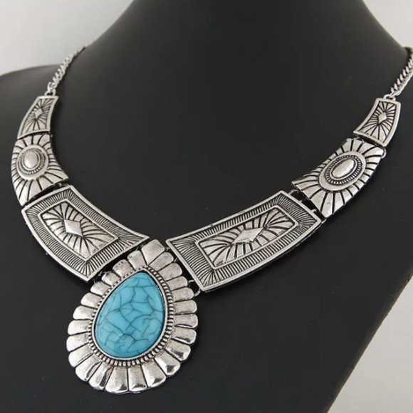 chichigems Jewelry - Antique Silver & Turquoise Western Southwestern Bohemian Statement Necklace NEW